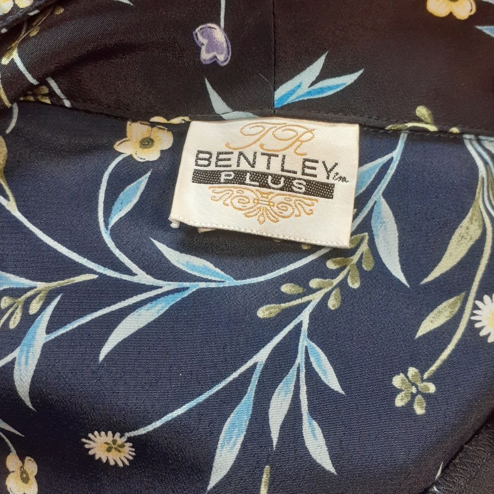 Bentley Plus Navy Floral Button-Up Top - Picture 2 of 6
